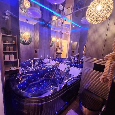 Warszawa Wola Wyjatkowe Studio Z Jacuzzi, Sauna I Fotelem Do Masazu - Exceptional Studio In Warsaw With Jacuzzi, Sauna And Massage Chair Esterno foto