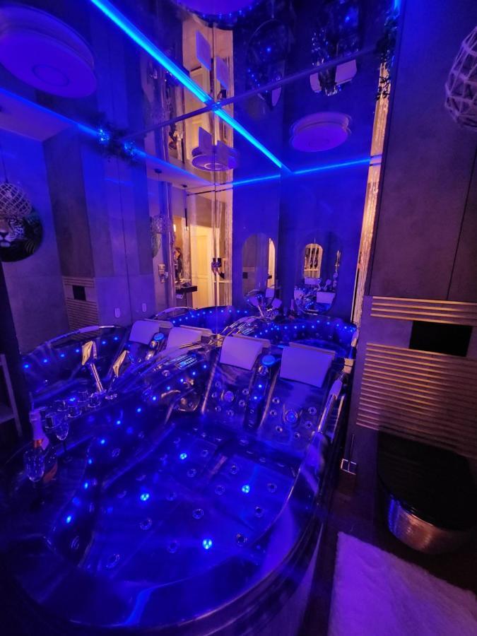 Warszawa Wola Wyjatkowe Studio Z Jacuzzi, Sauna I Fotelem Do Masazu - Exceptional Studio In Warsaw With Jacuzzi, Sauna And Massage Chair Esterno foto